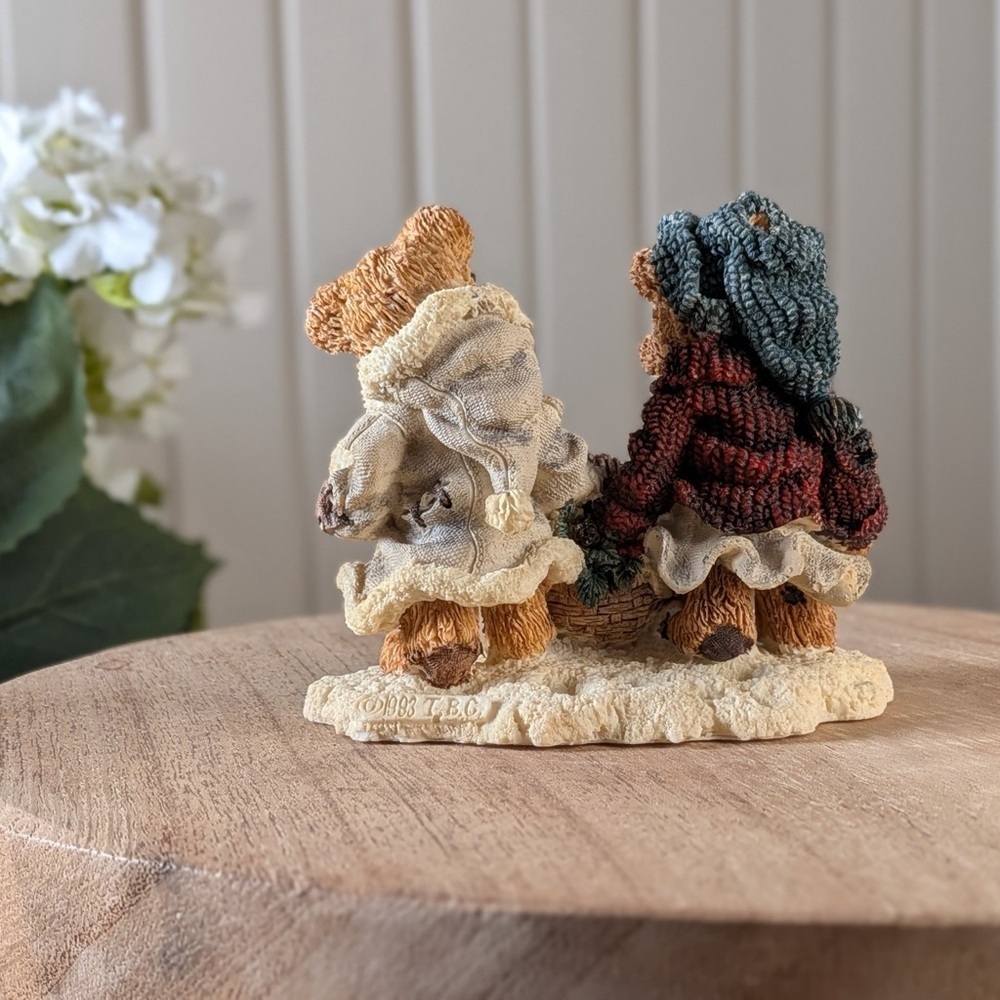 Boyd’s Bears & Friends Edmund & Bailey “Gathering Holly” Figurine 1994 - Picture 2 of 4